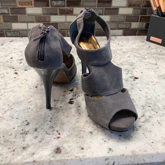 Suede heels with platform toe - Picture 3 of 3